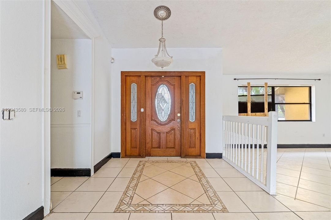 En Venta: $484,900 (4 camas, 2 baños, 2670 Pies cuadrados)