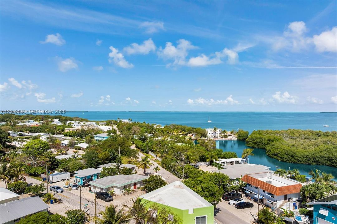 En Venta: $950,000 (3 camas, 2 baños, 2356 Pies cuadrados)