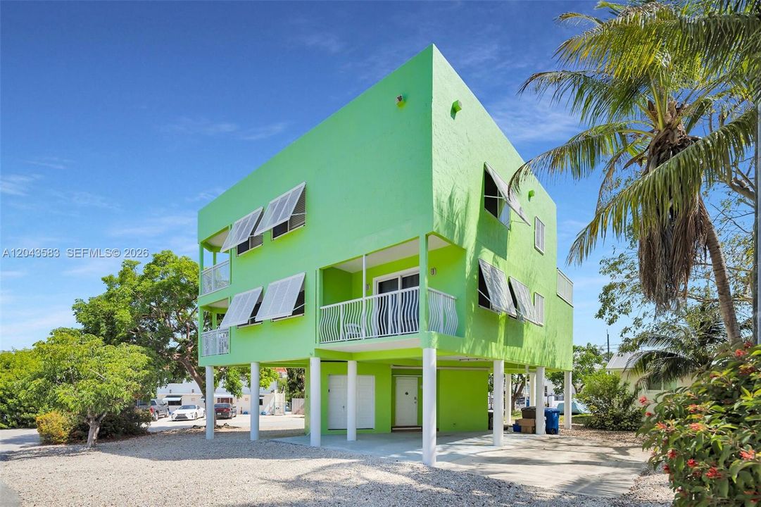 En Venta: $950,000 (3 camas, 2 baños, 2356 Pies cuadrados)