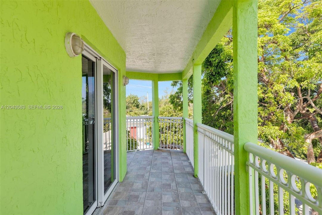 En Venta: $950,000 (3 camas, 2 baños, 2356 Pies cuadrados)
