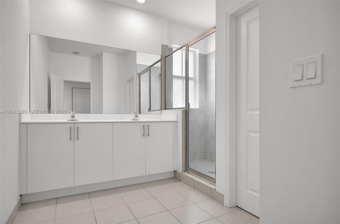 En Renta: $3,700 (3 camas, 3 baños, 1853 Pies cuadrados)