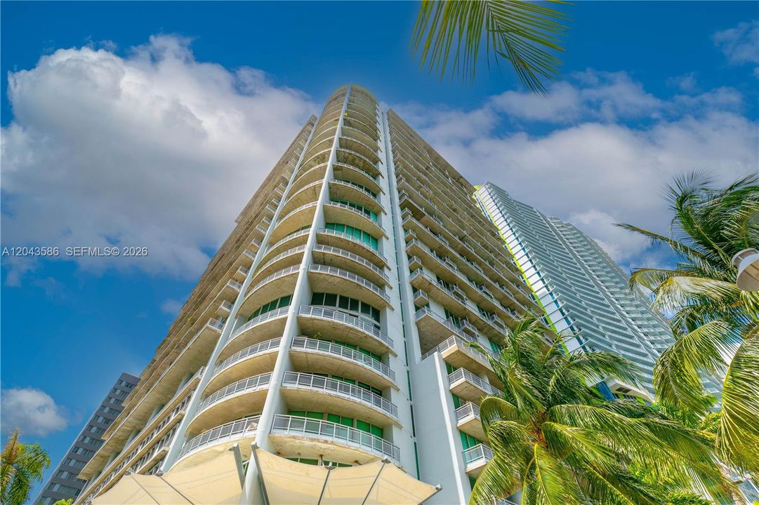 For Sale: $720,000 (2 beds, 2 baths, 1255 Square Feet)