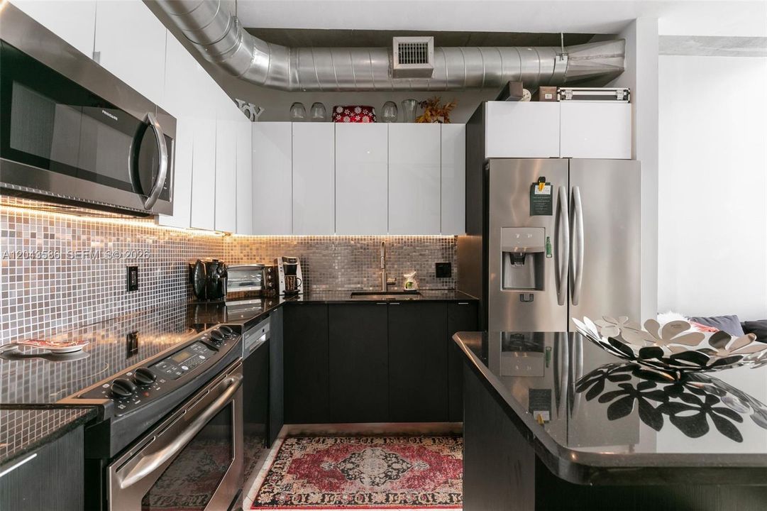 For Sale: $720,000 (2 beds, 2 baths, 1255 Square Feet)