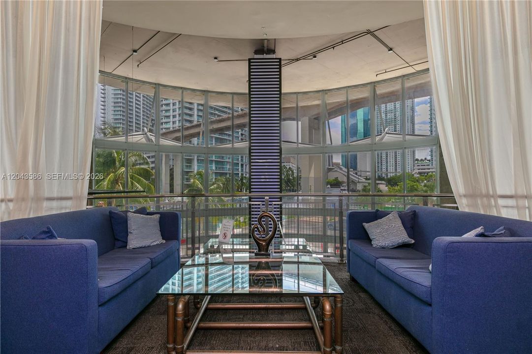 For Sale: $720,000 (2 beds, 2 baths, 1255 Square Feet)