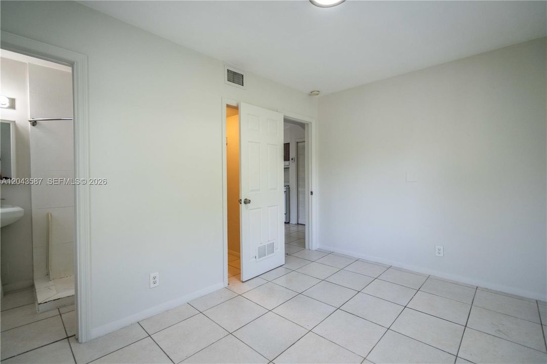 For Rent: $2,200 (2 beds, 2 baths, 720 Square Feet)