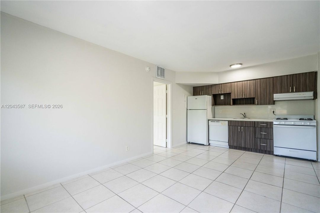 For Rent: $2,200 (2 beds, 2 baths, 720 Square Feet)