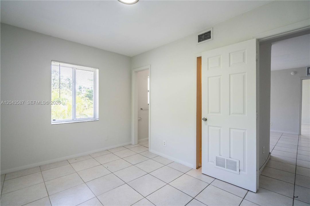 For Rent: $2,200 (2 beds, 2 baths, 720 Square Feet)
