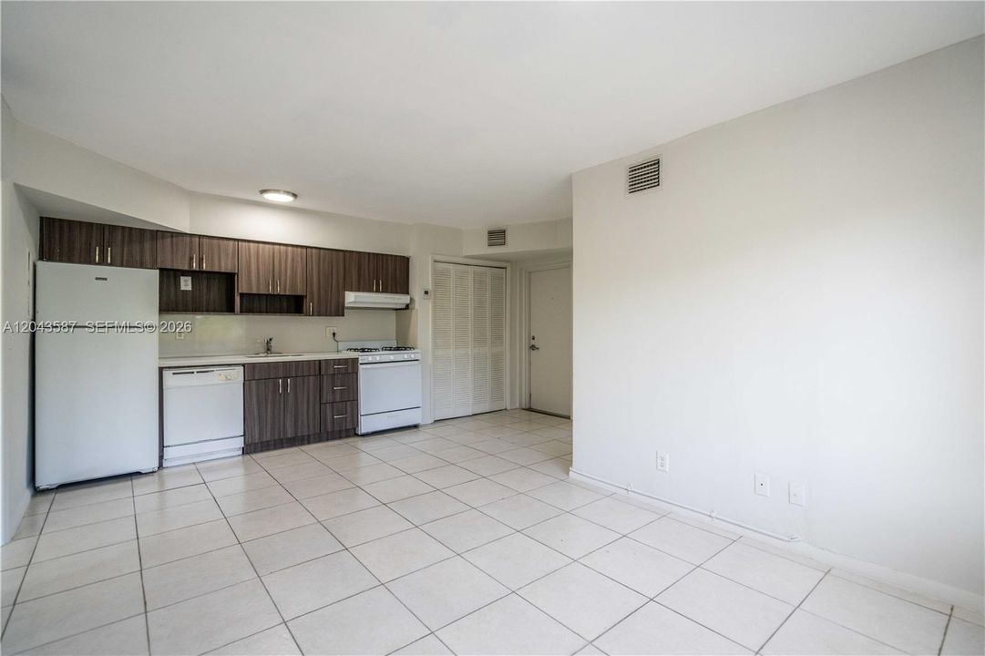 For Rent: $2,200 (2 beds, 2 baths, 720 Square Feet)
