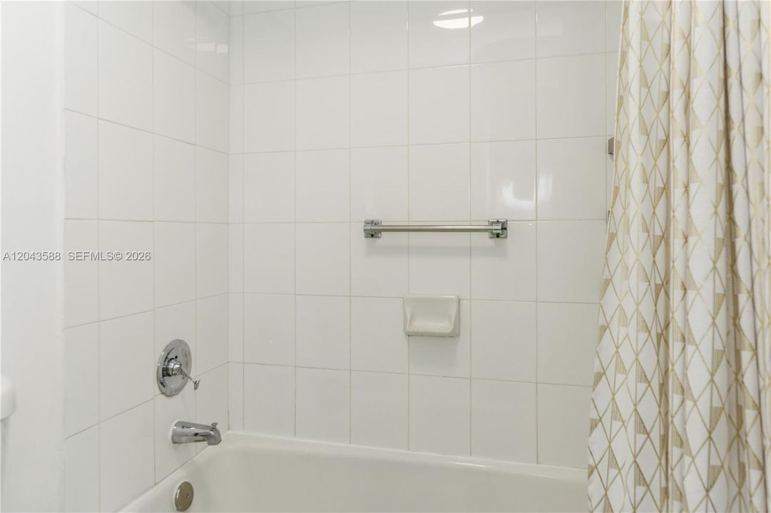 En Venta: $299,000 (0 camas, 1 baños, 530 Pies cuadrados)
