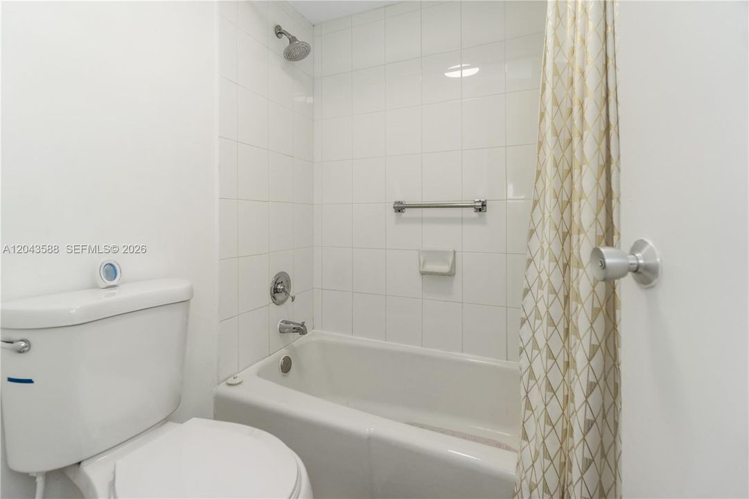 En Venta: $299,000 (0 camas, 1 baños, 530 Pies cuadrados)