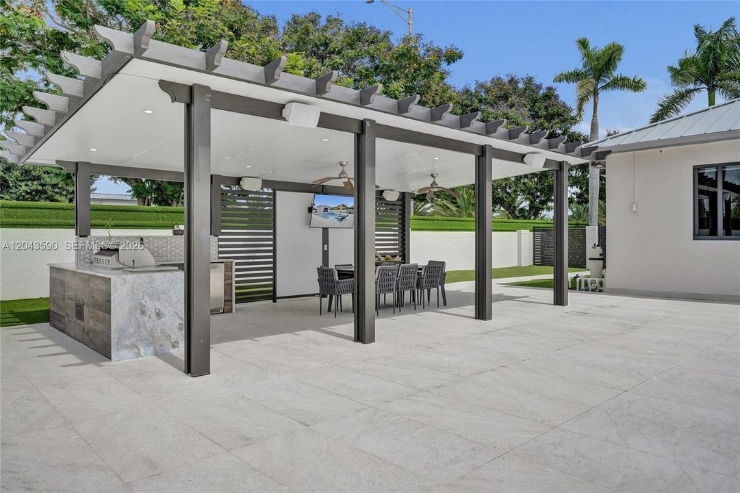 For Rent: $13,000 (6 beds, 4 baths, 3390 Square Feet)