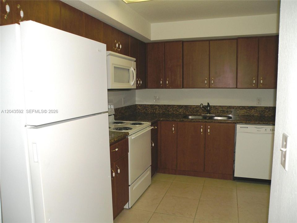 В аренду: $2,300 (2 спален, 2 ванн, 1303 Квадратных фут)
