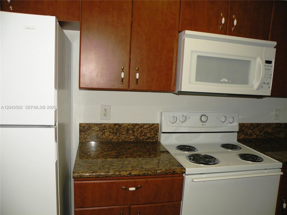 В аренду: $2,300 (2 спален, 2 ванн, 1303 Квадратных фут)
