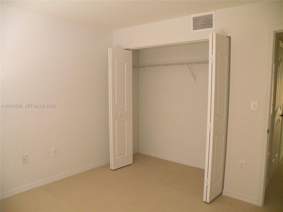 В аренду: $2,300 (2 спален, 2 ванн, 1303 Квадратных фут)
