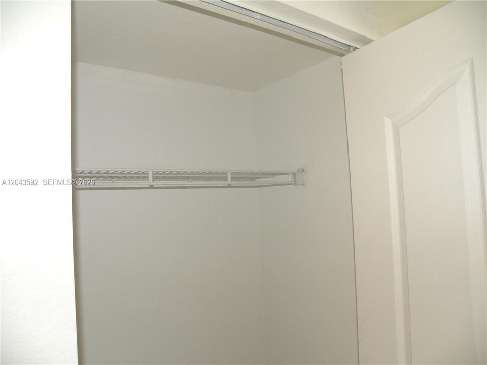В аренду: $2,300 (2 спален, 2 ванн, 1303 Квадратных фут)