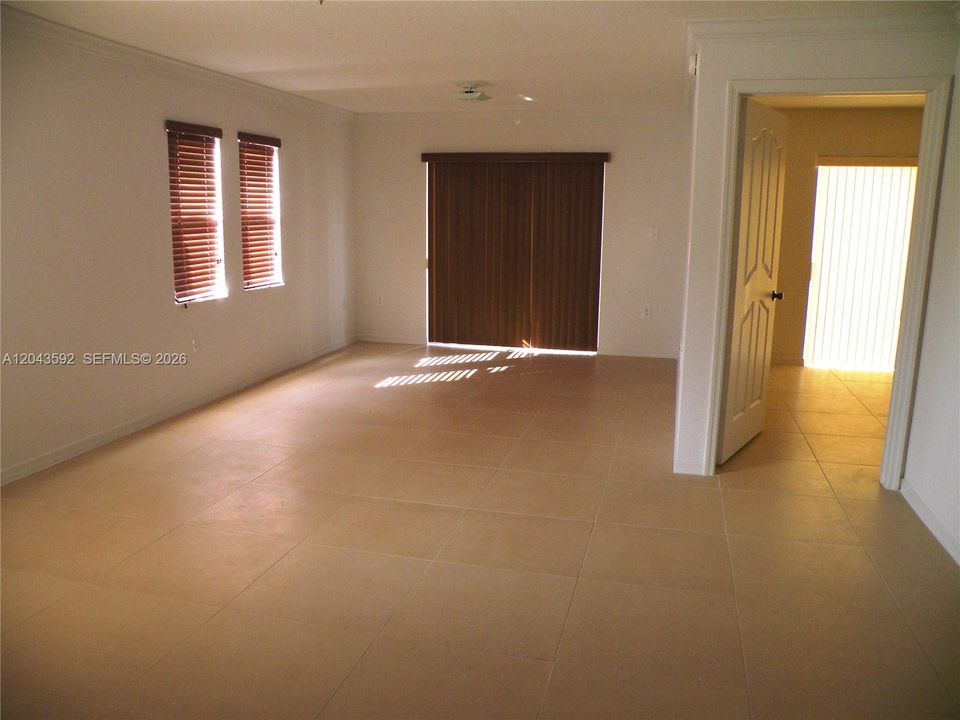 В аренду: $2,300 (2 спален, 2 ванн, 1303 Квадратных фут)