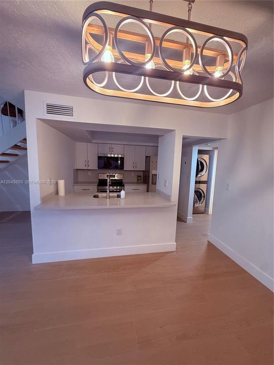 В аренду: $3,300 (3 спален, 2 ванн, 1147 Квадратных фут)