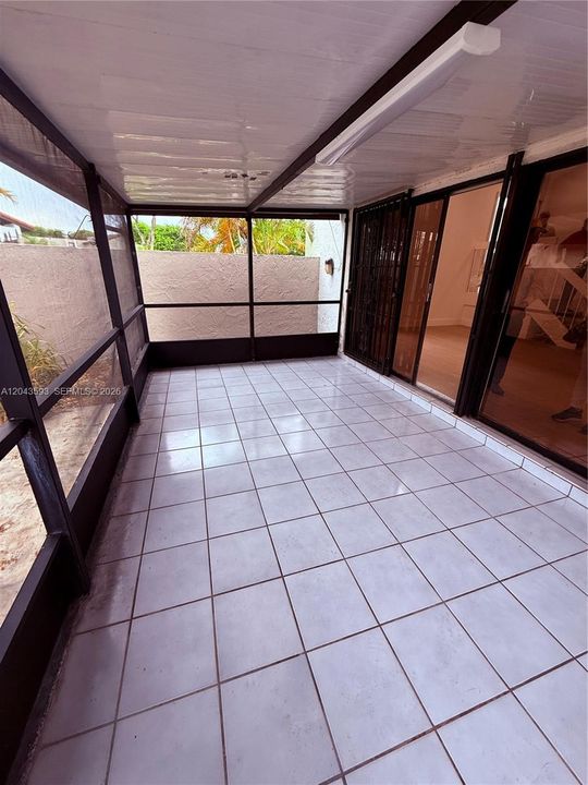 В аренду: $3,300 (3 спален, 2 ванн, 1147 Квадратных фут)