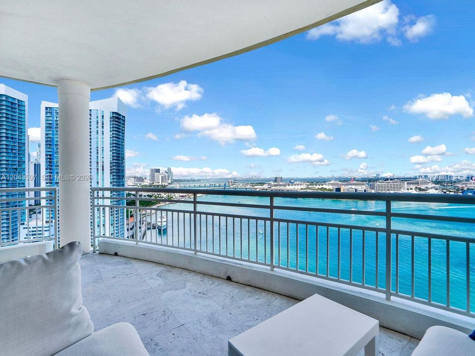 For Rent: $6,000 (2 beds, 2 baths, 1400 Square Feet)