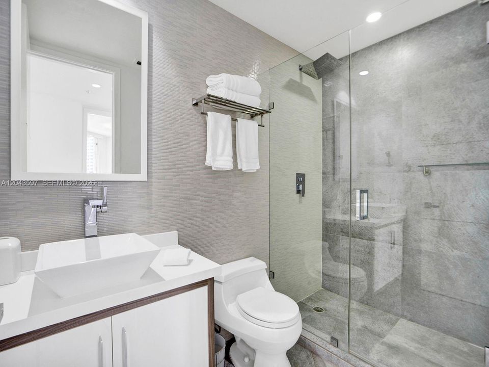 For Rent: $6,000 (2 beds, 2 baths, 1400 Square Feet)
