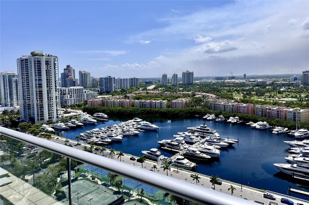 В аренду: $4,250 (1 спален, 1 ванн, 1077 Квадратных фут)