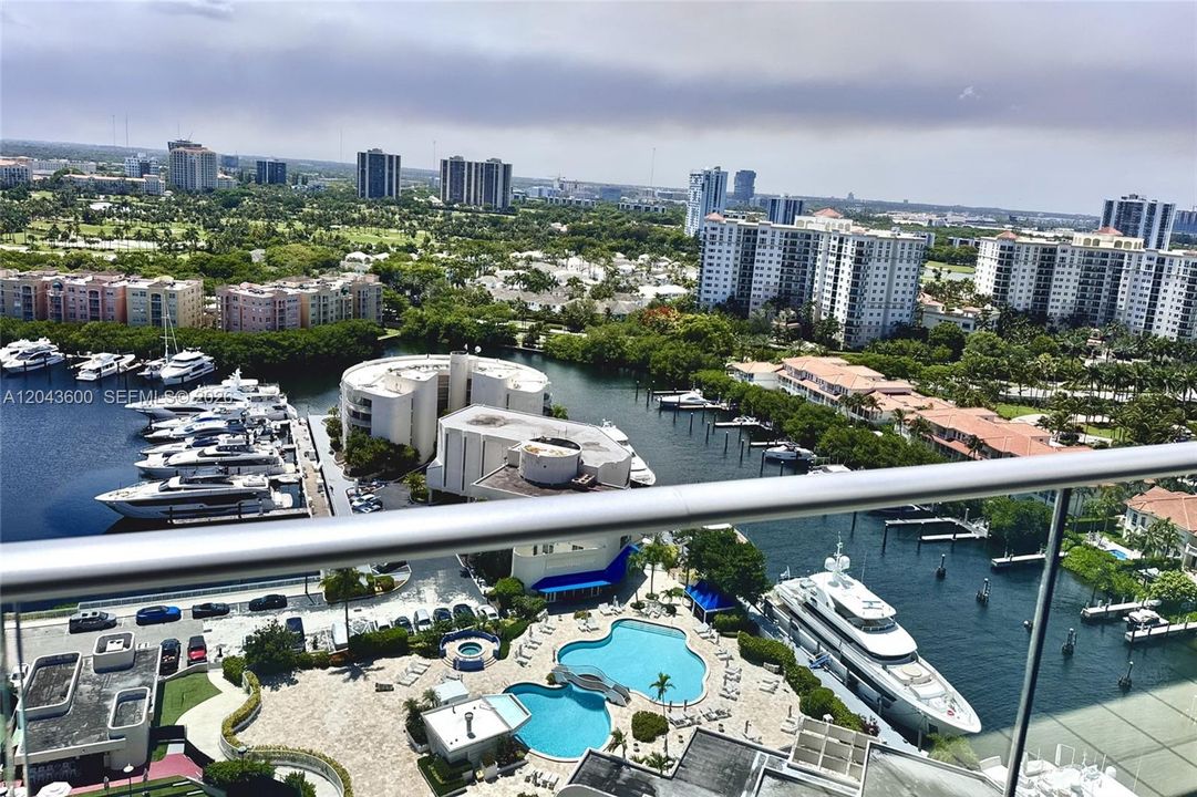 В аренду: $4,250 (1 спален, 1 ванн, 1077 Квадратных фут)