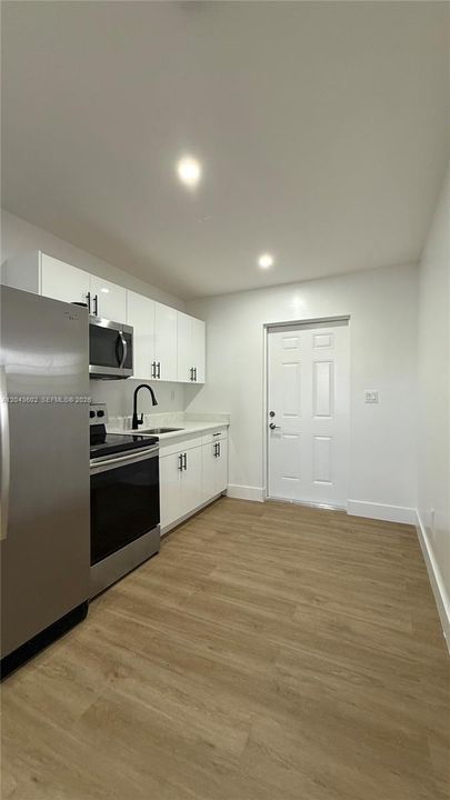 For Rent: $2,000 (2 beds, 1 baths, 4093 Square Feet)