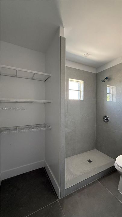 For Rent: $2,000 (2 beds, 1 baths, 4093 Square Feet)