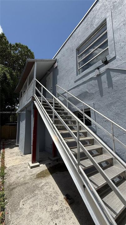 For Rent: $2,000 (2 beds, 1 baths, 4093 Square Feet)