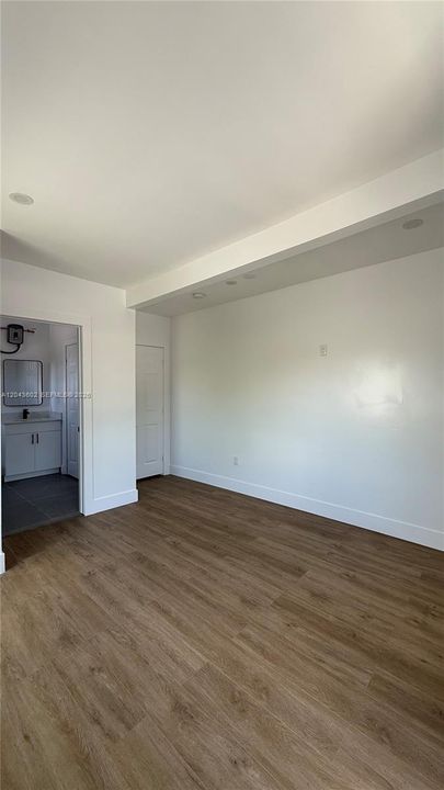 For Rent: $2,000 (2 beds, 1 baths, 4093 Square Feet)