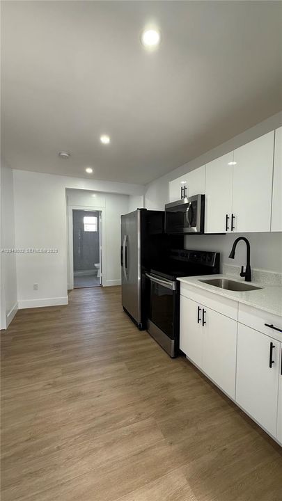 For Rent: $2,000 (2 beds, 1 baths, 4093 Square Feet)
