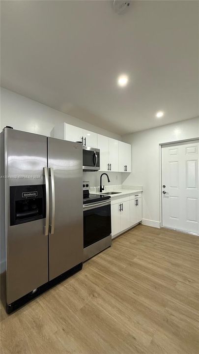 For Rent: $2,000 (2 beds, 1 baths, 4093 Square Feet)