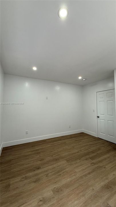 For Rent: $2,000 (2 beds, 1 baths, 4093 Square Feet)