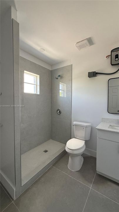 For Rent: $2,000 (2 beds, 1 baths, 4093 Square Feet)