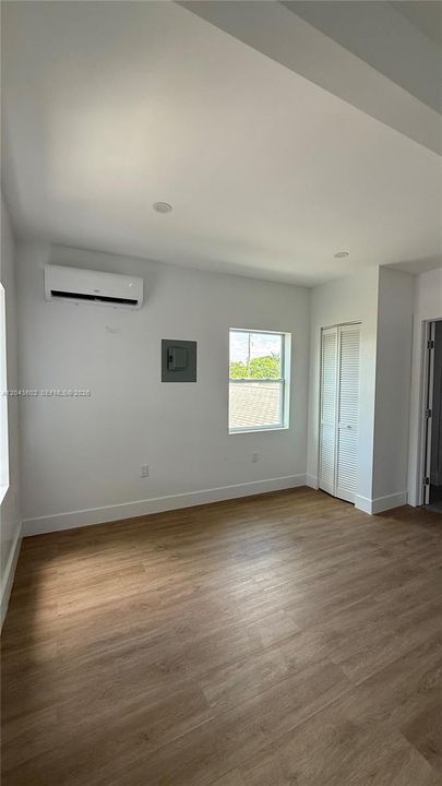 For Rent: $2,000 (2 beds, 1 baths, 4093 Square Feet)