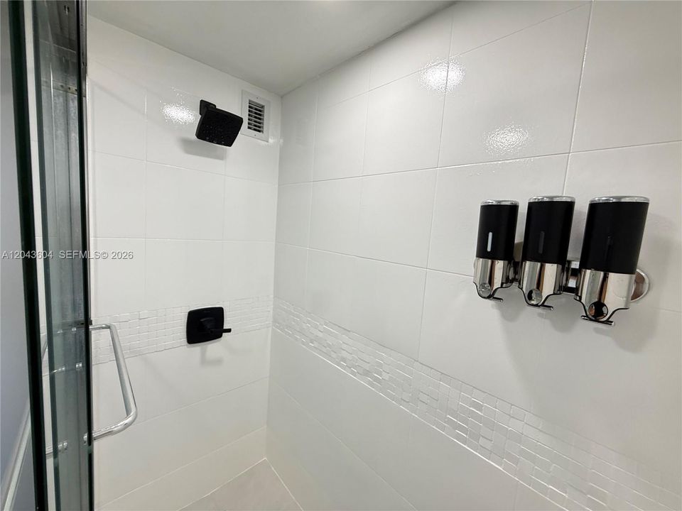 В аренду: $3,300 (1 спален, 1 ванн, 815 Квадратных фут)