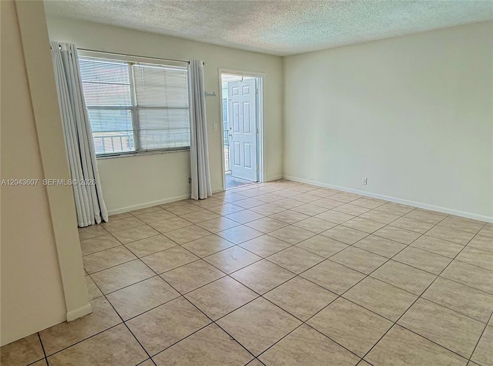 For Sale: $157,000 (1 beds, 1 baths, 600 Square Feet)