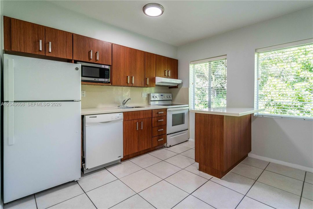 For Rent: $1,750 (1 beds, 1 baths, 550 Square Feet)