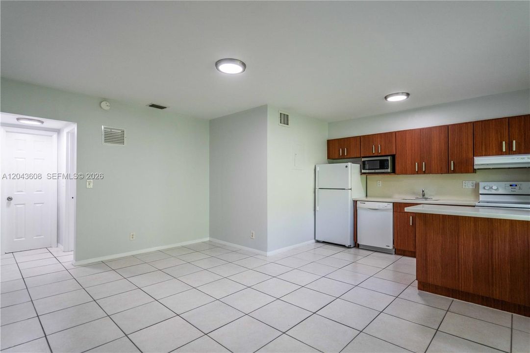 For Rent: $1,750 (1 beds, 1 baths, 550 Square Feet)