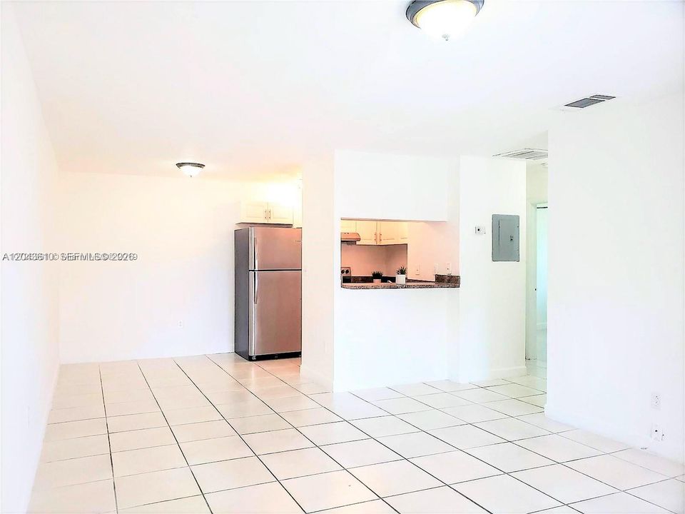For Rent: $2,250 (2 beds, 2 baths, 825 Square Feet)