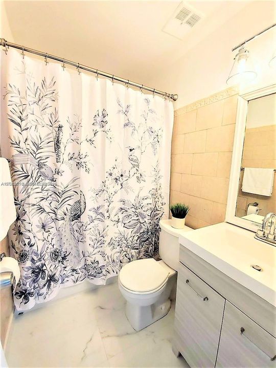 For Rent: $2,250 (2 beds, 2 baths, 825 Square Feet)