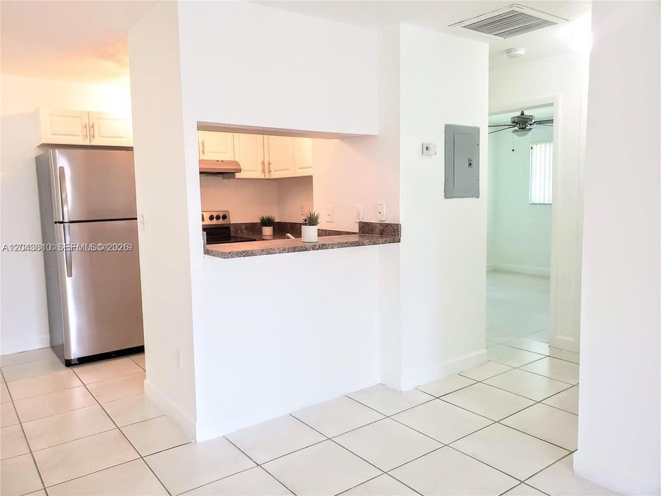 For Rent: $2,250 (2 beds, 2 baths, 825 Square Feet)