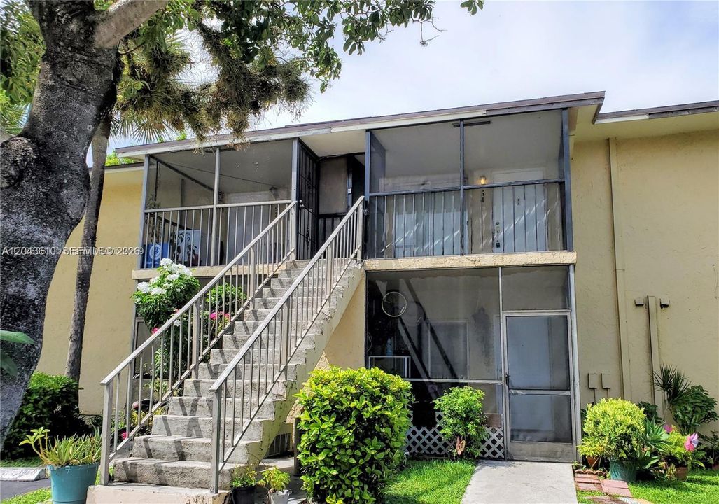 For Rent: $2,250 (2 beds, 2 baths, 825 Square Feet)
