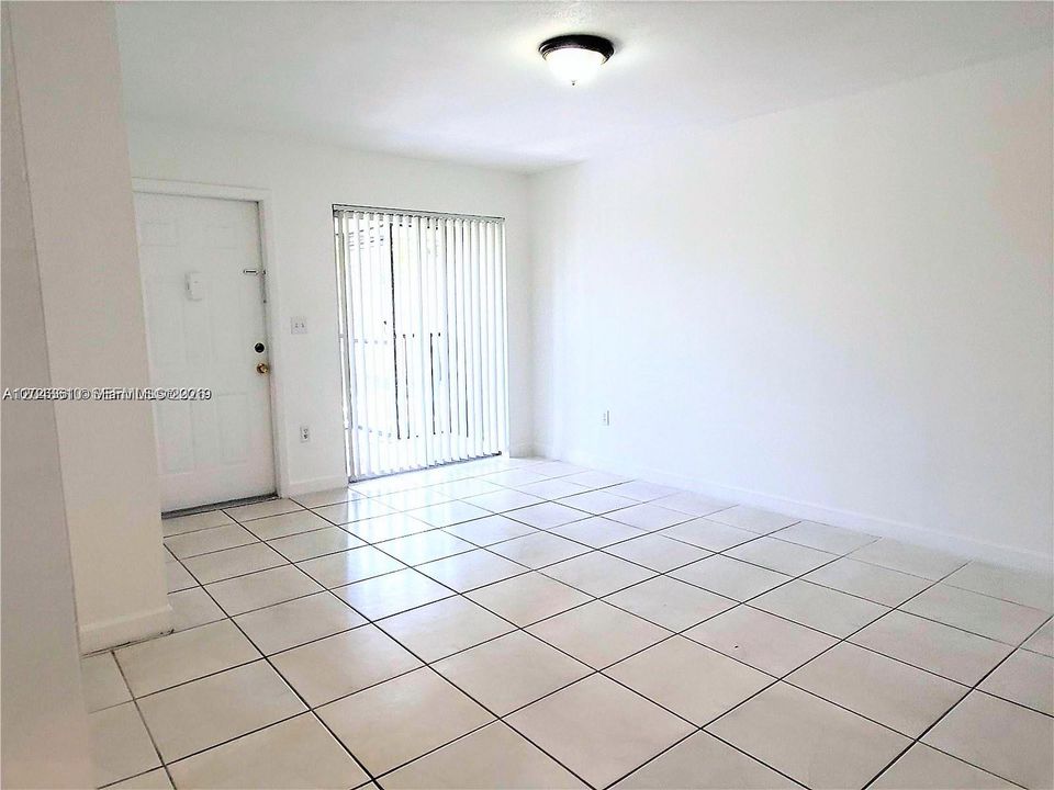 For Rent: $2,250 (2 beds, 2 baths, 825 Square Feet)