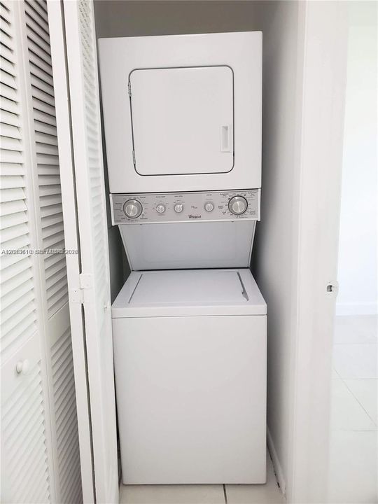 For Rent: $2,250 (2 beds, 2 baths, 825 Square Feet)