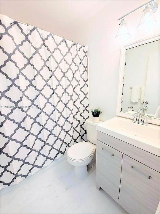 For Rent: $2,250 (2 beds, 2 baths, 825 Square Feet)