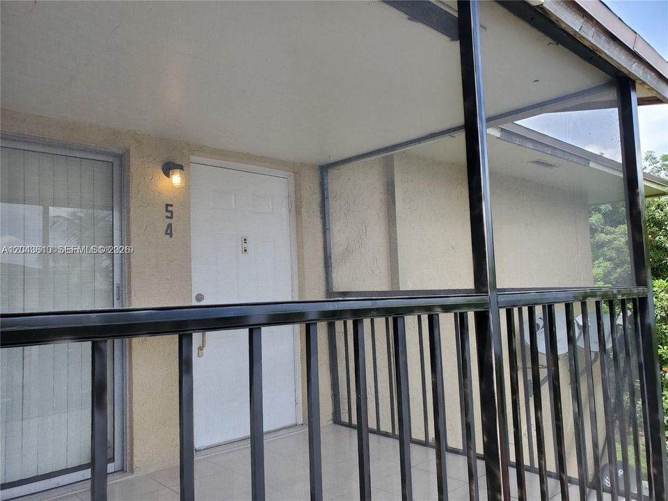 For Rent: $2,250 (2 beds, 2 baths, 825 Square Feet)