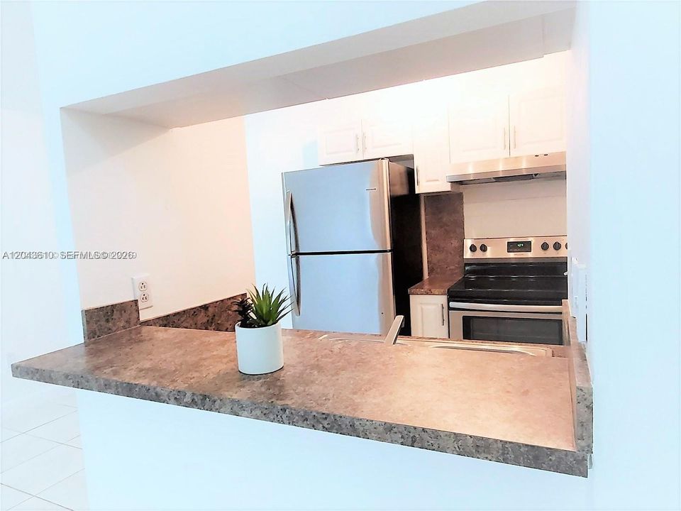 For Rent: $2,250 (2 beds, 2 baths, 825 Square Feet)