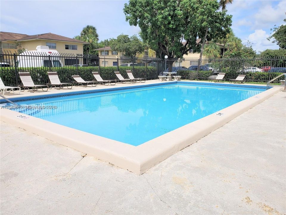 For Rent: $2,250 (2 beds, 2 baths, 825 Square Feet)