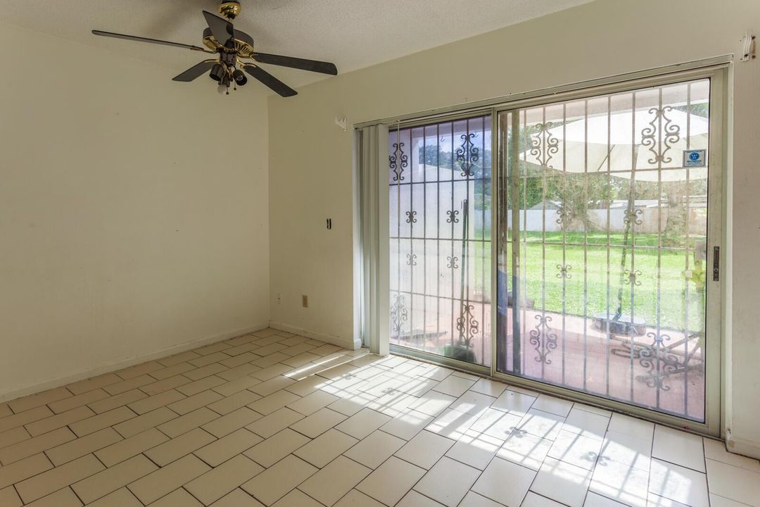 12_family room